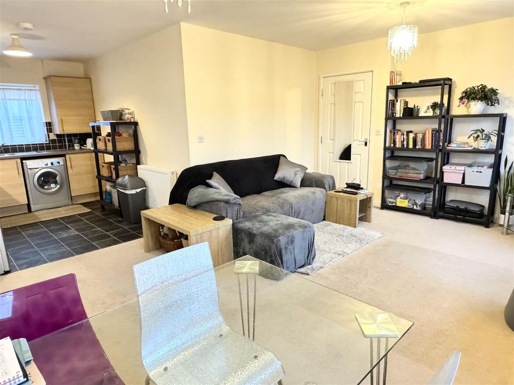 2 bed flat for saleMountside Road, Par, Par PL24 photo 3