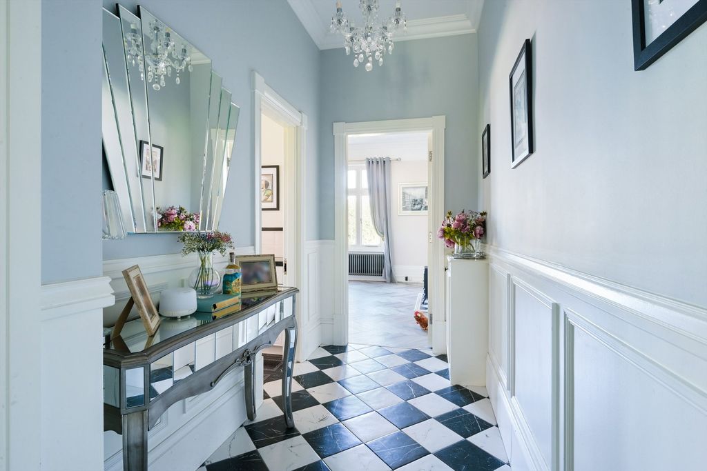 3 bed flat for saleWesterham Road, Oxted RH8 photo 5