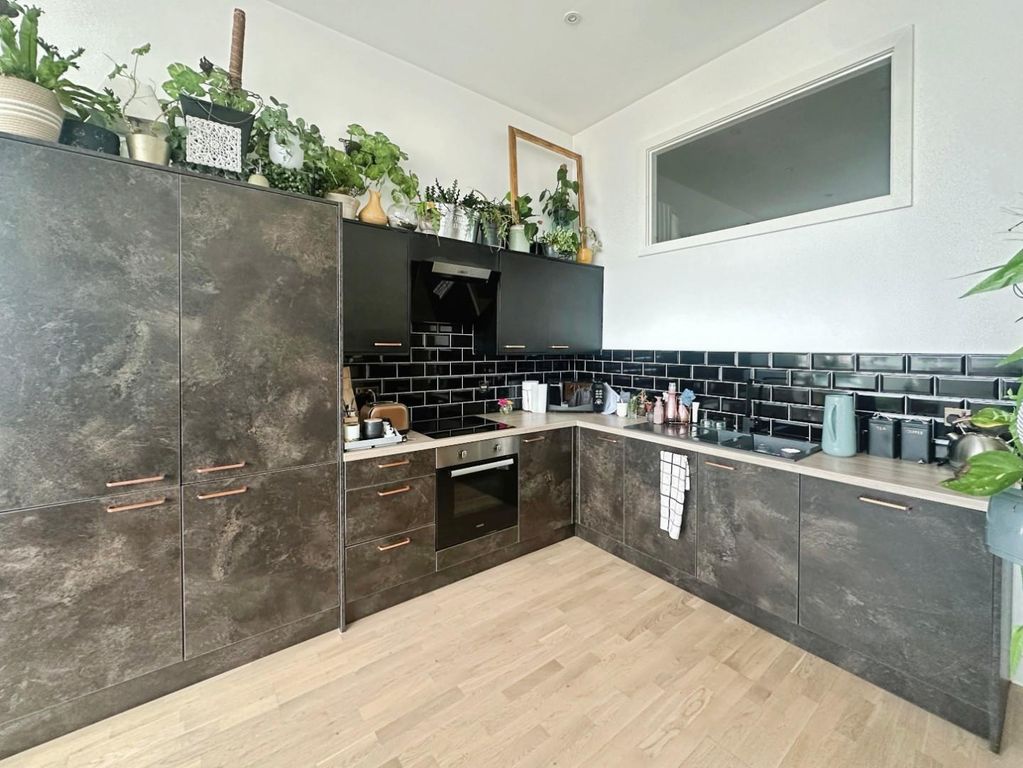 2 bed flat for saleMather Lane, Leigh WN7 photo 4