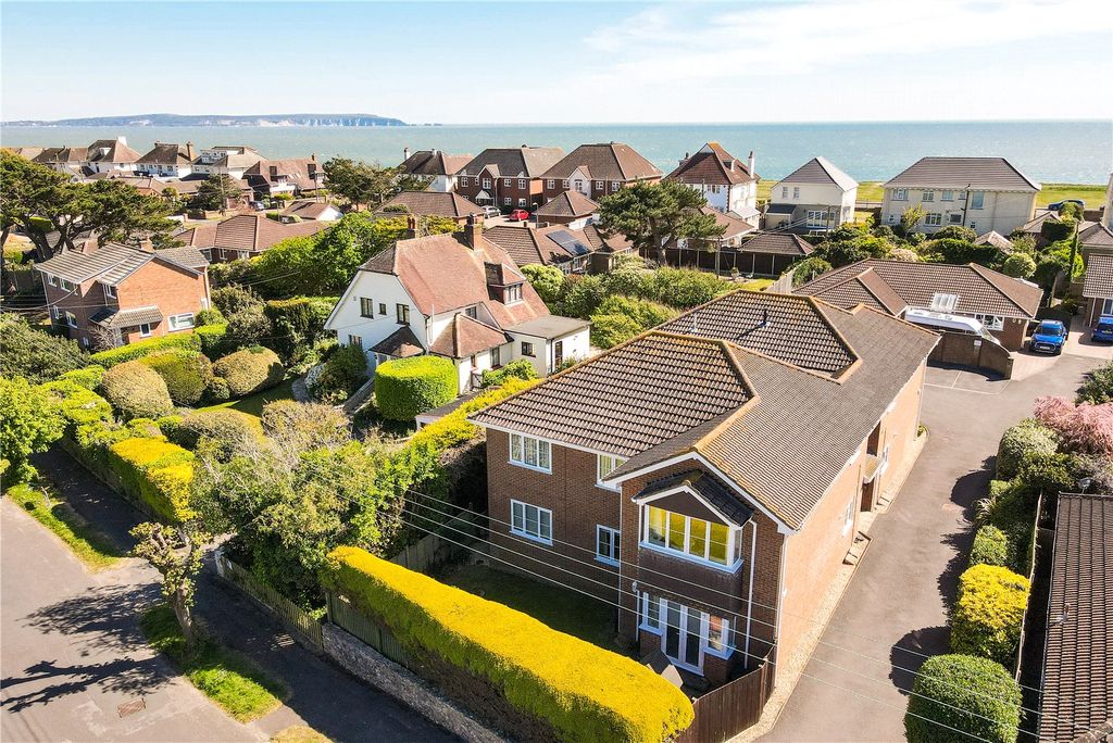 2 bed flat for saleGrove Gardens, Barton On Sea, New Milton, Hampshire BH25