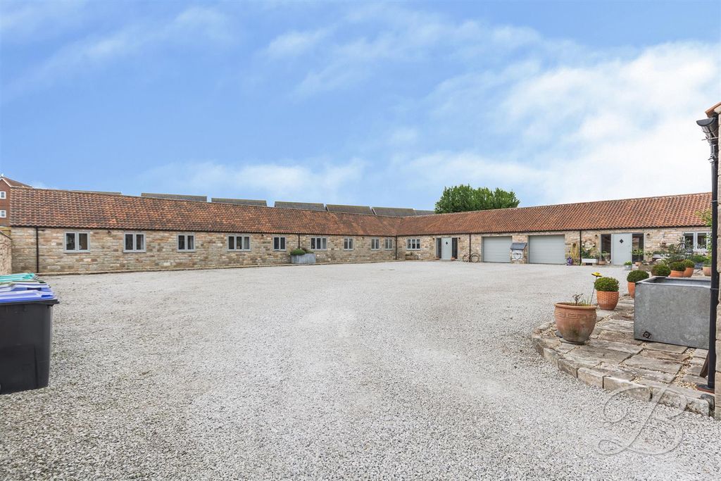 4 bed barn conversion for salePark Hall Farm, Mansfield Woodhouse, Mansfield NG19 photo 3