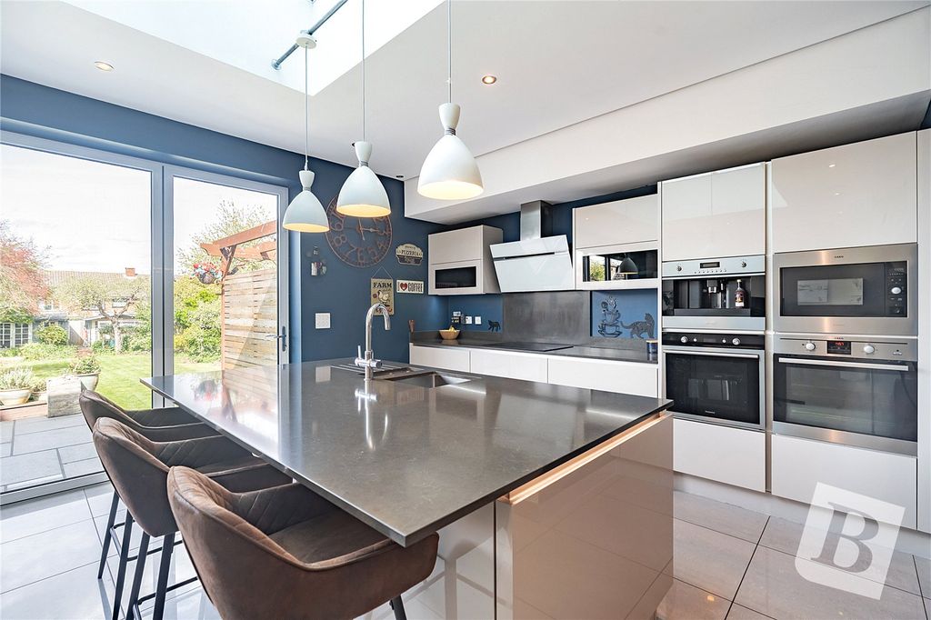 Additional image 11 of 5 bed semi-detached house for saleBrentwood Road, Ongar, Essex CM5