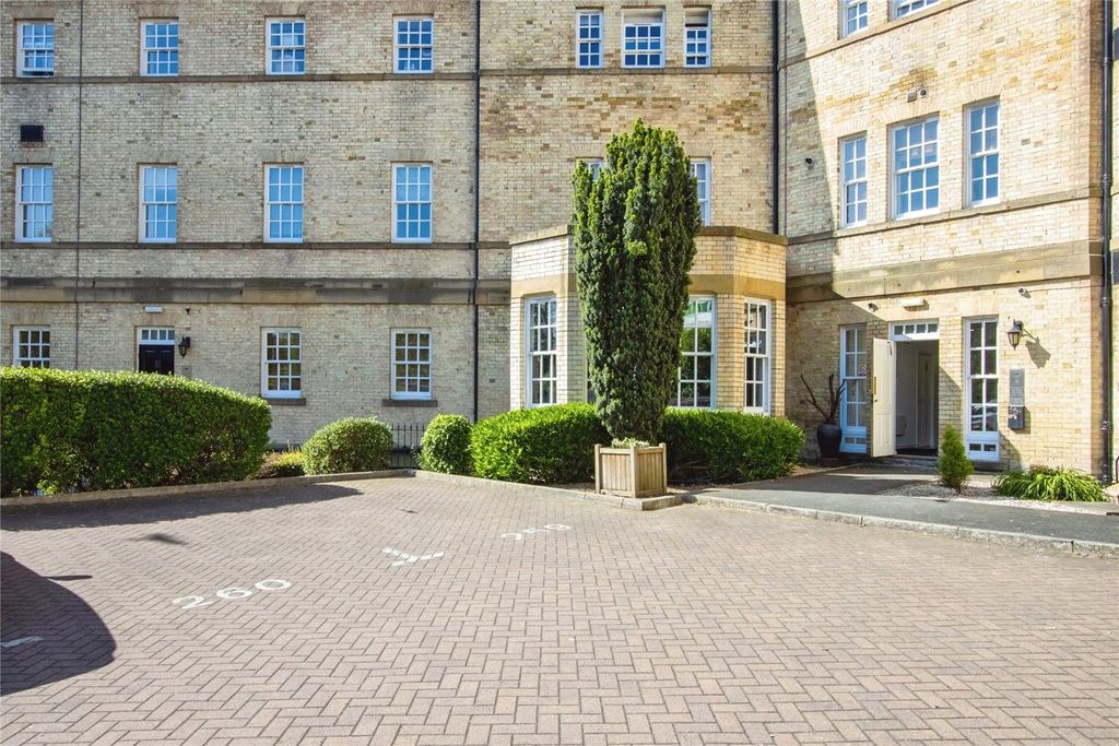 2 bed flat for saleTuke Grove, Wakefield, West Yorkshire WF1