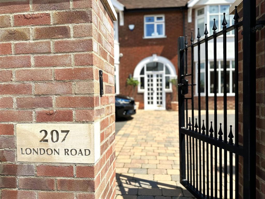 Additional image 6 of 5 bed detached house for saleLondon Road, Balderton, Newark NG24