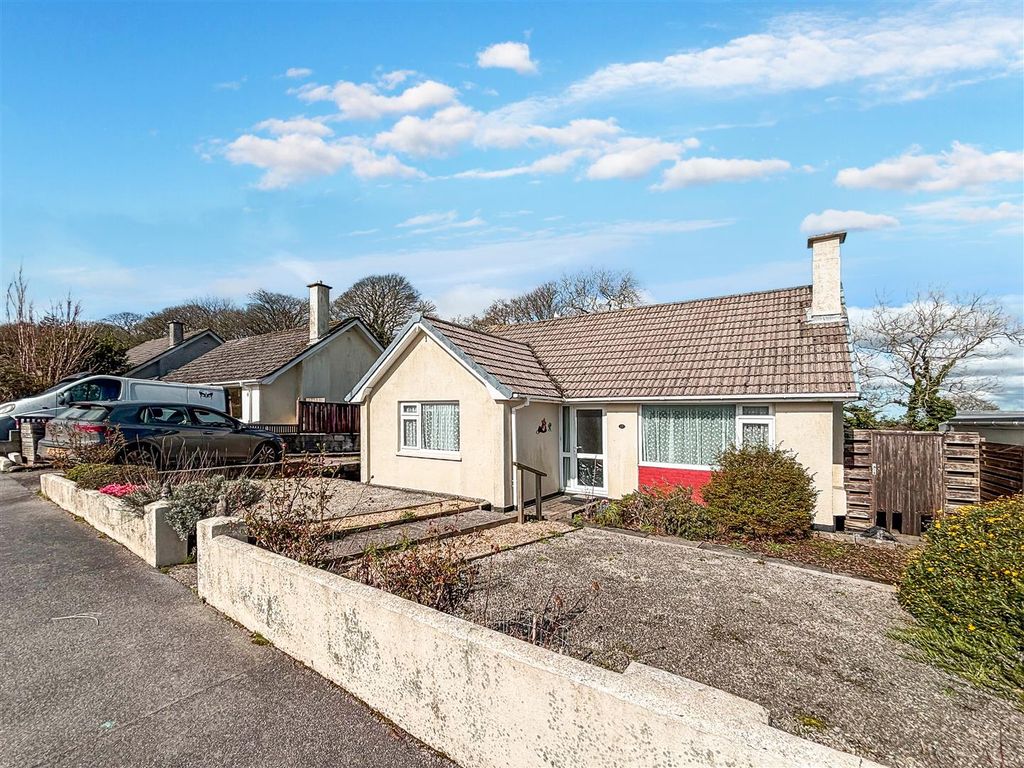 3 bed detached bungalow for saleCarnsew Close, Mabe Burnthouse, Penryn TR10