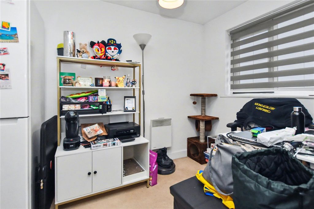 2 bed flat for salePavilion Close, Stanningley, Pudsey, West Yorkshire LS28 photo 5