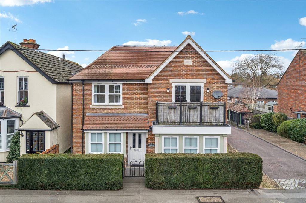 2 bed flat for saleDedmere Road, Marlow, Buckinghamshire SL7