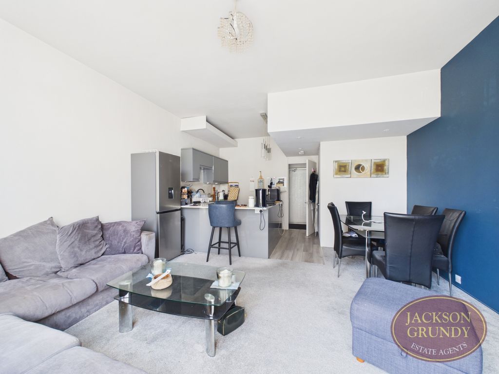 2 bed flat for saleDuke Street, The Mounts NN1 photo 4
