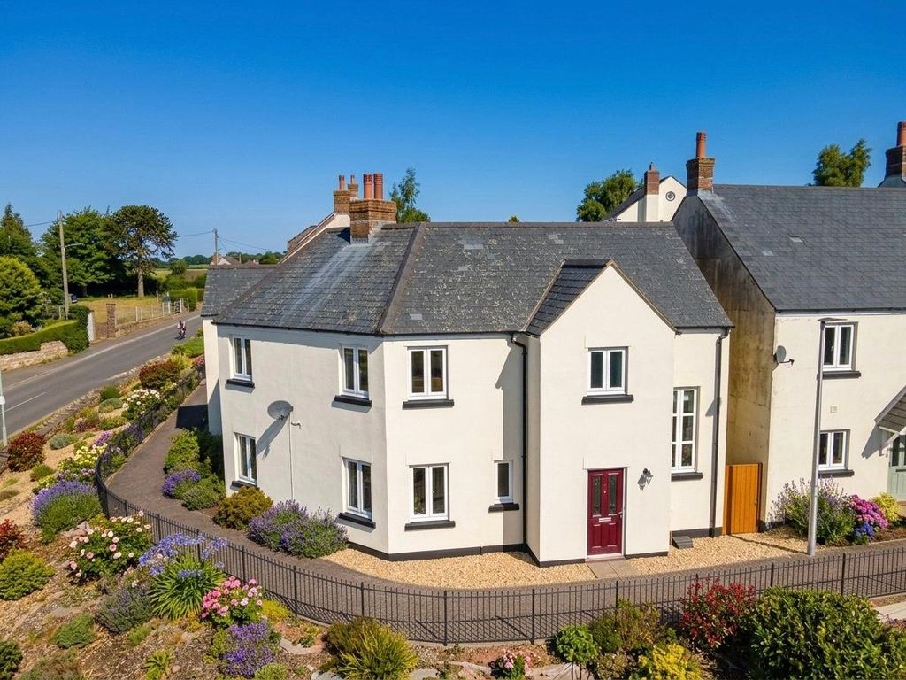 3 bed semi-detached house for saleStrawberry Fields, North Tawton, Devon EX20