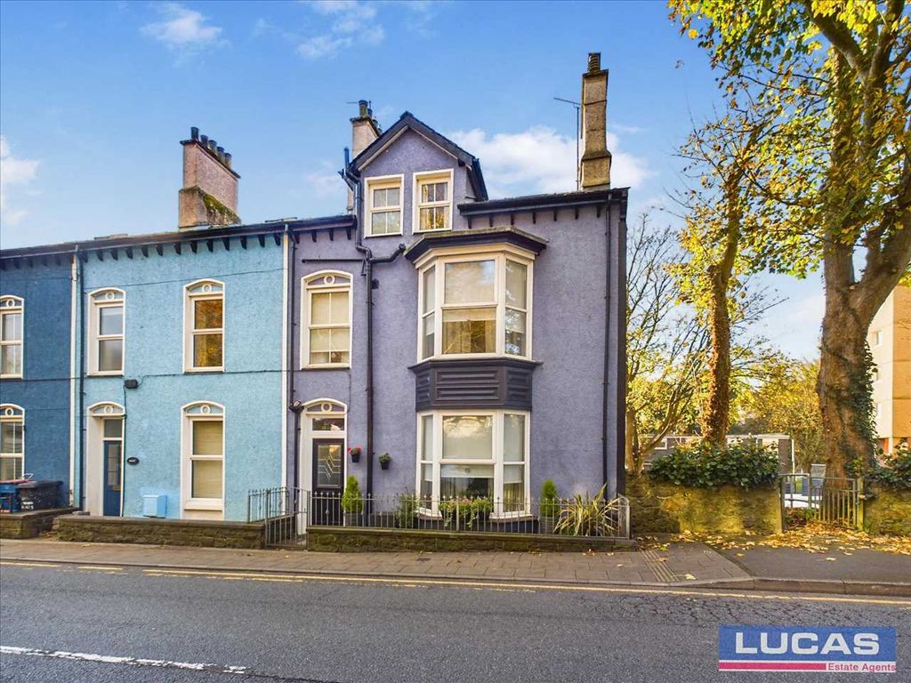 4 bed town house for saleDale Street, Menai Bridge LL59