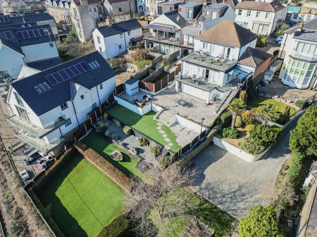 4 bed detached house for saleLeigh Hill, Leigh-On-Sea SS9