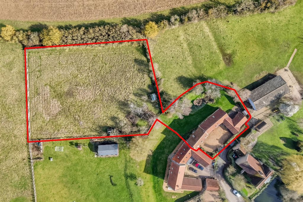 5 bed barn conversion for saleHarrold Road, Lavendon MK46 photo 4