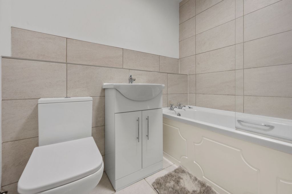 Additional image 4 of 3 bed flat for saleBeaconsfield, Prescot L34