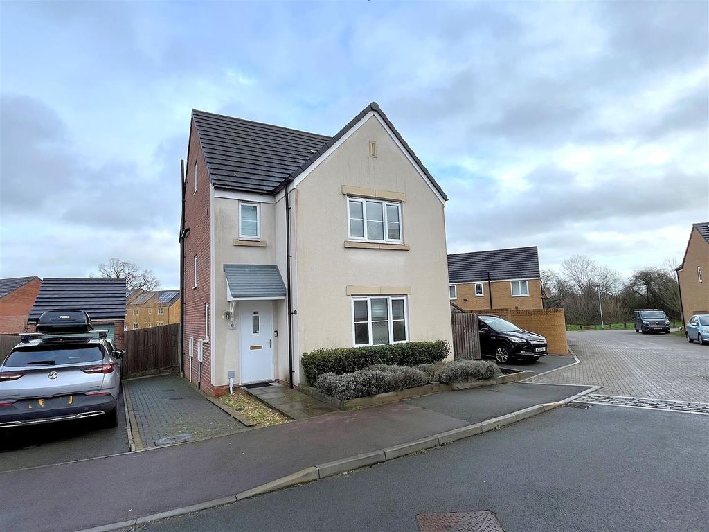 4 bed detached house for saleManor Road, Newent GL18