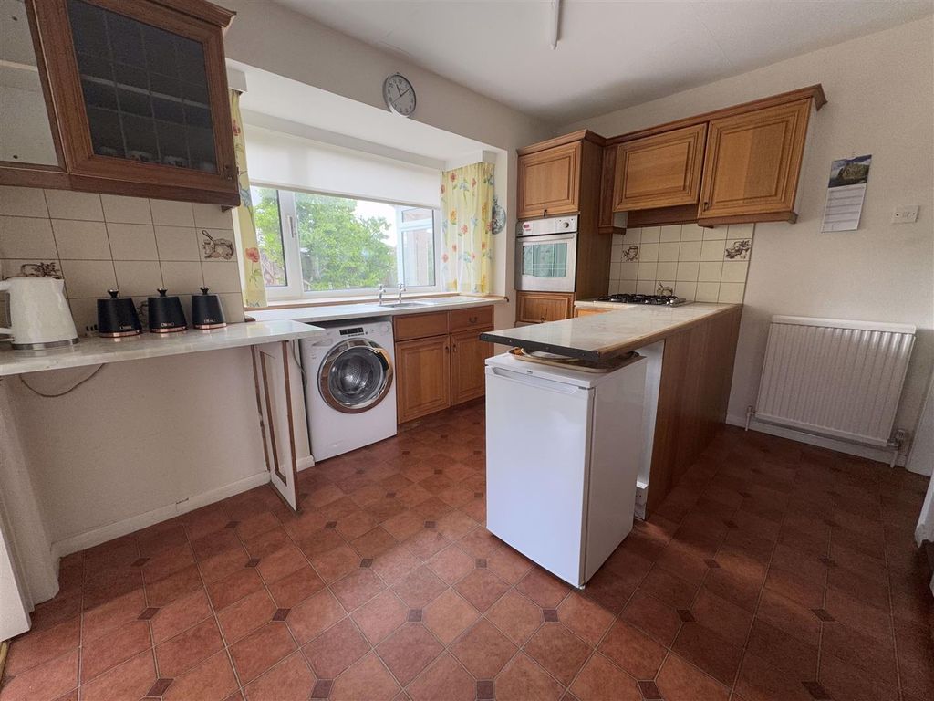 Additional image 12 of 3 bed detached bungalow for saleKnottingley Road, Pontefract WF8