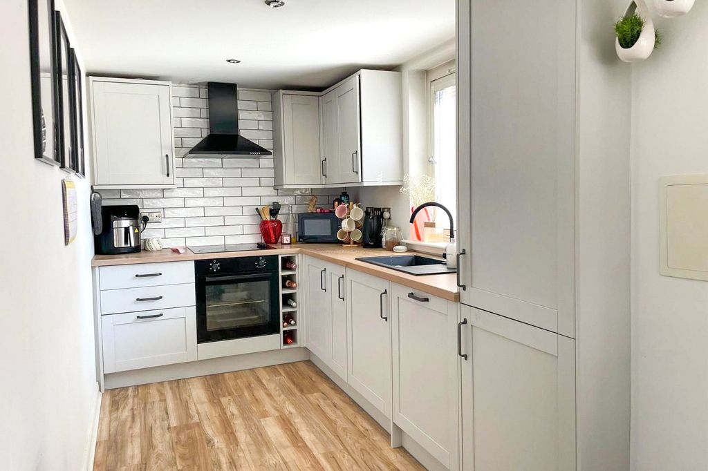 Additional image 2 of 2 bed flat for saleSouth Victoria Dock Road, Dundee, Angus DD1