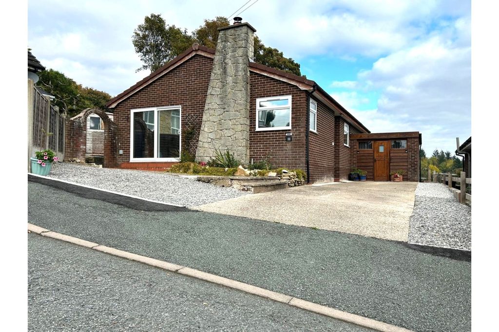 3 bed detached bungalow for saleOakfield, Llangollen LL20
