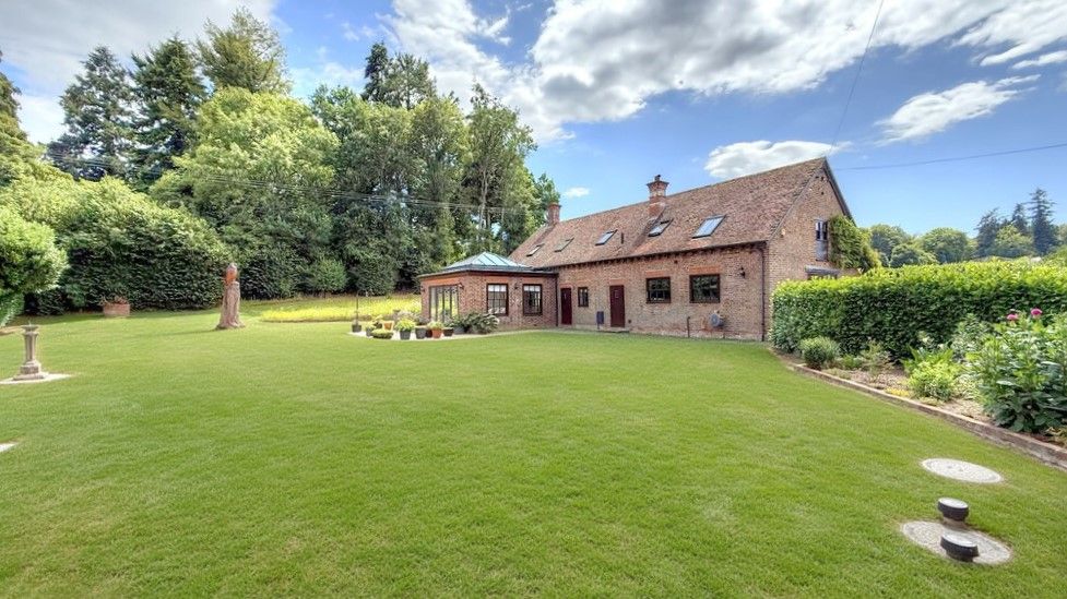 4 bed barn conversion for saleSt Patricks Lane, Liss, Hampshire GU33