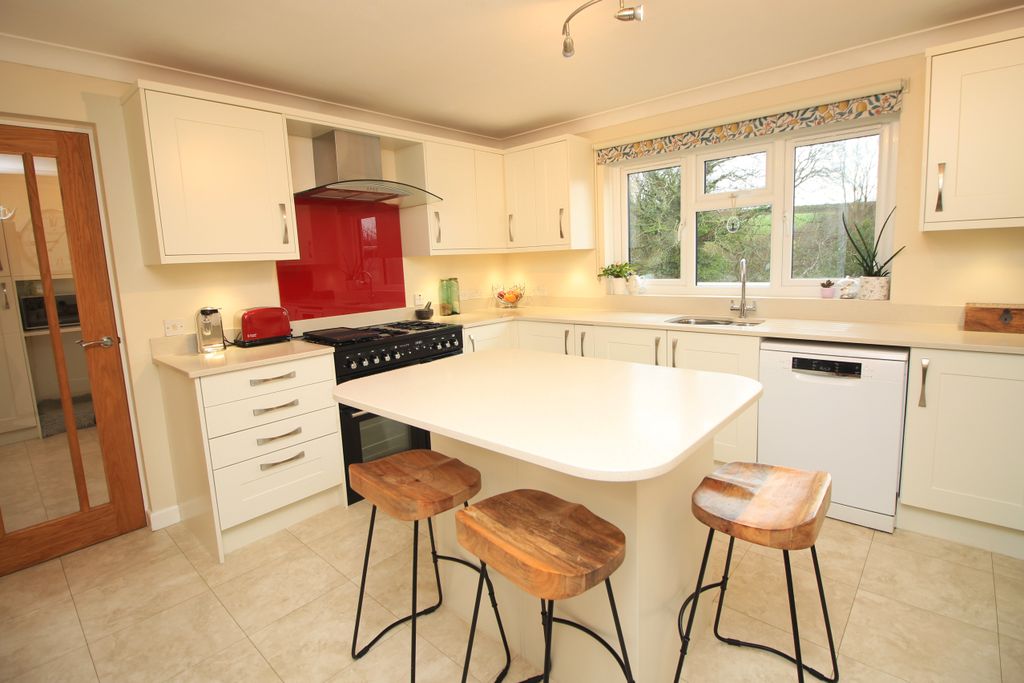 5 bed detached house for saleSt. Petrocs Meadow, Padstow PL28 photo 3