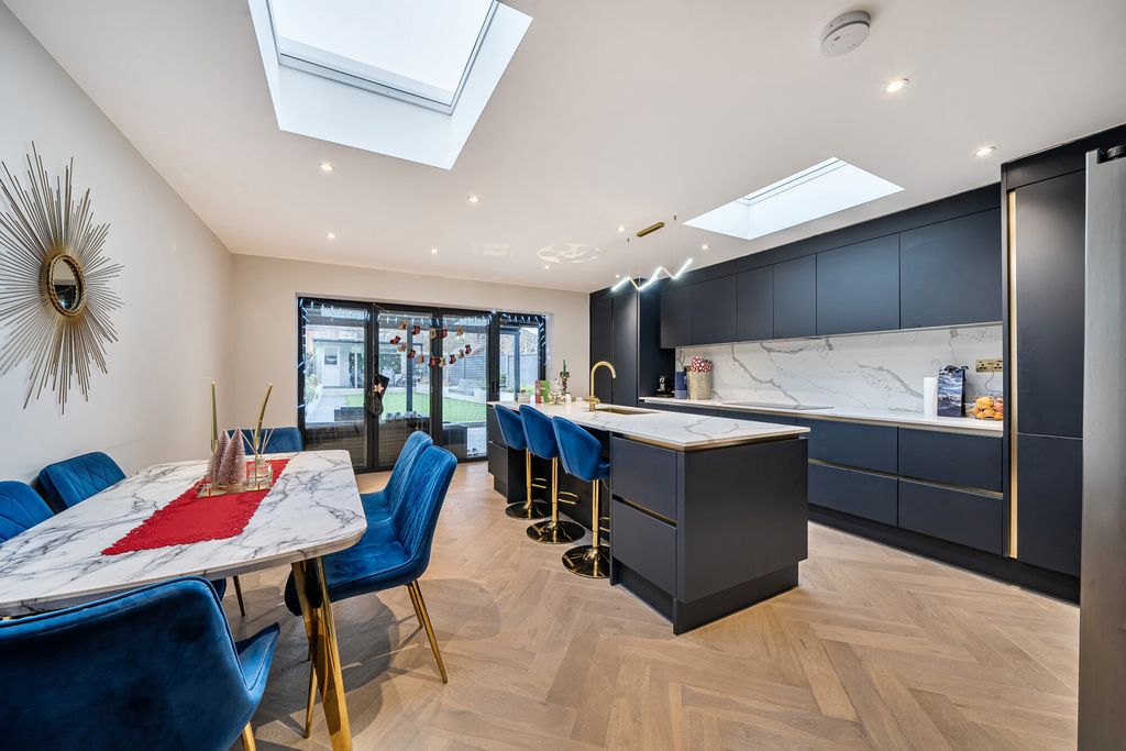 Additional image 11 of 6 bed semi-detached house for saleBriar Crescent, Northolt UB5