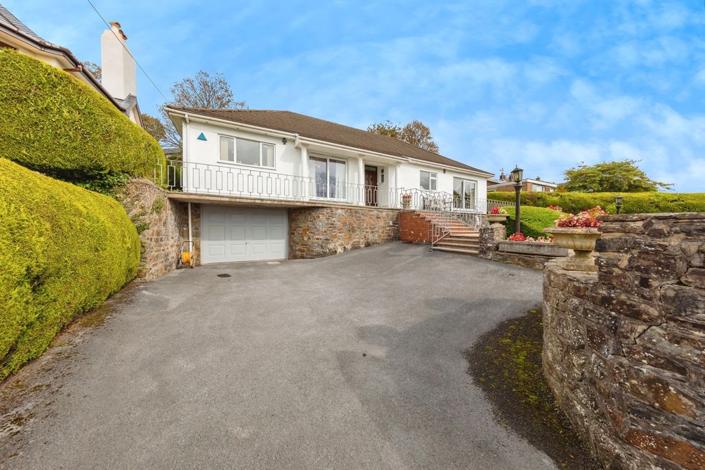 3 bed bungalow for saleCwmbach Road, Llanelli, Carmarthenshire SA15