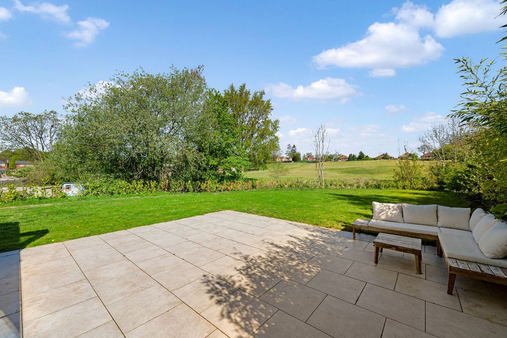 Additional image 29 of 4 bed property for saleChiltern Avenue, Macclesfield SK11