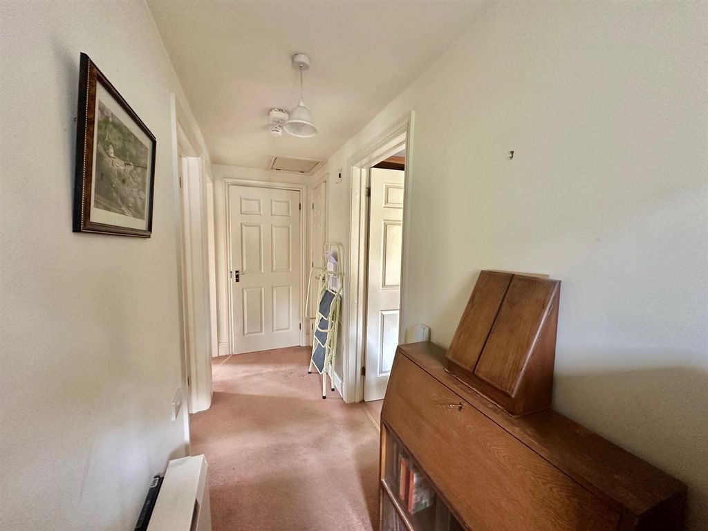 Additional image 14 of 2 bed flat for sale23 Richmond Village, Nantwich, Cheshire CW5