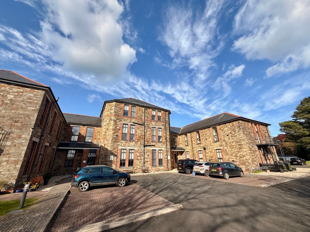 3 bed flat for saleLamellion Court, Liskeard PL14