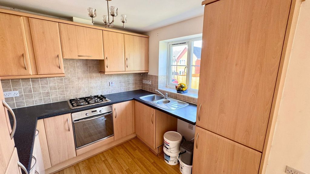 2 bed flat for saleParkside Avenue, Skelmersdale WN8 photo 5