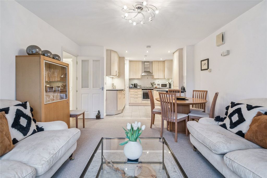 Additional image 4 of 2 bed flat for saleDedmere Road, Marlow, Buckinghamshire SL7