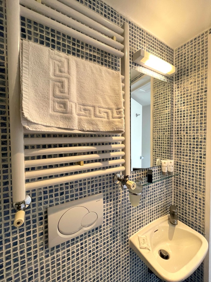 Studio Flat, Cartwright Gardens, WC1H, N1 7GU photo 5