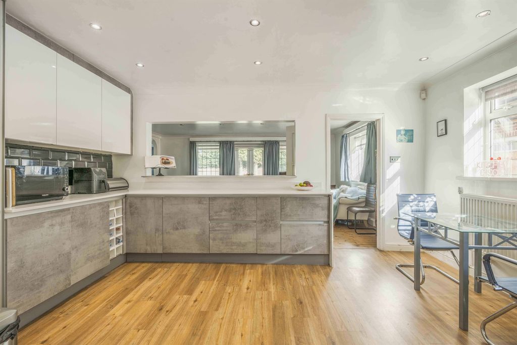 Additional image 2 of 6 bed detached house for saleLime Tree Road, Norwich NR2