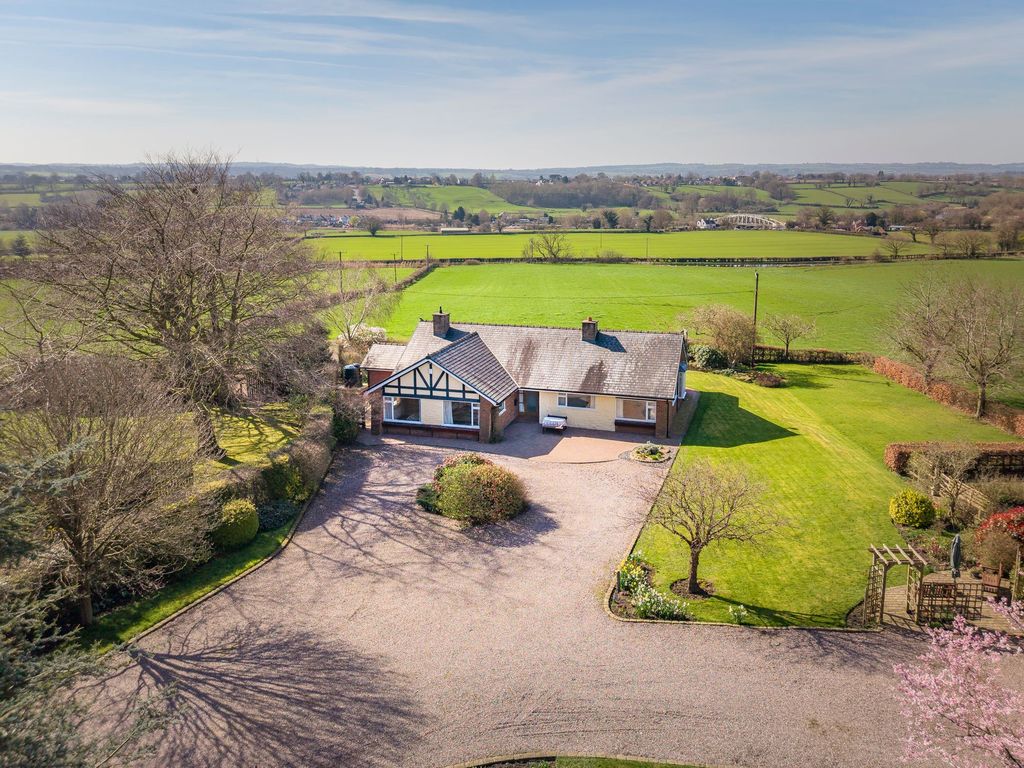 4 bed detached bungalow for saleWillow Green Lane, Little Leigh CW8