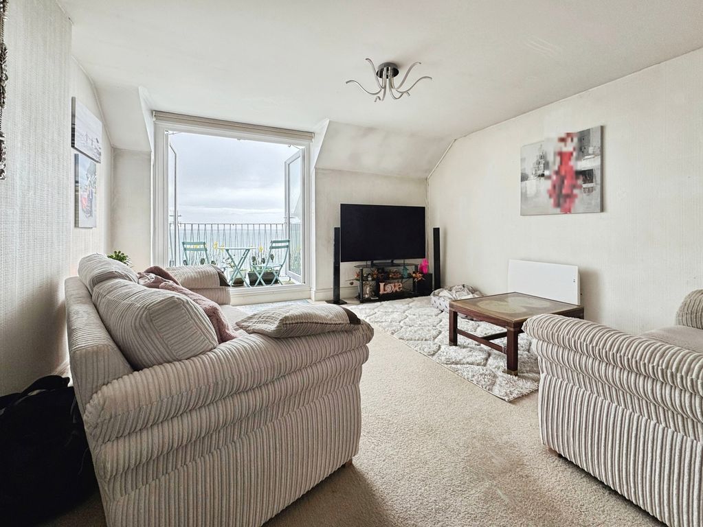 2 bed flat for saleMarine Drive, Looe, Cornwall PL13 photo 3