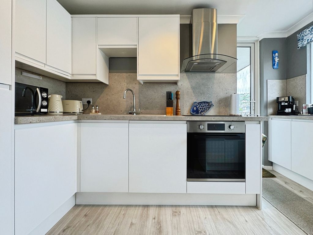 2 bed flat for saleThe Quay, Looe, Cornwall PL13 photo 2