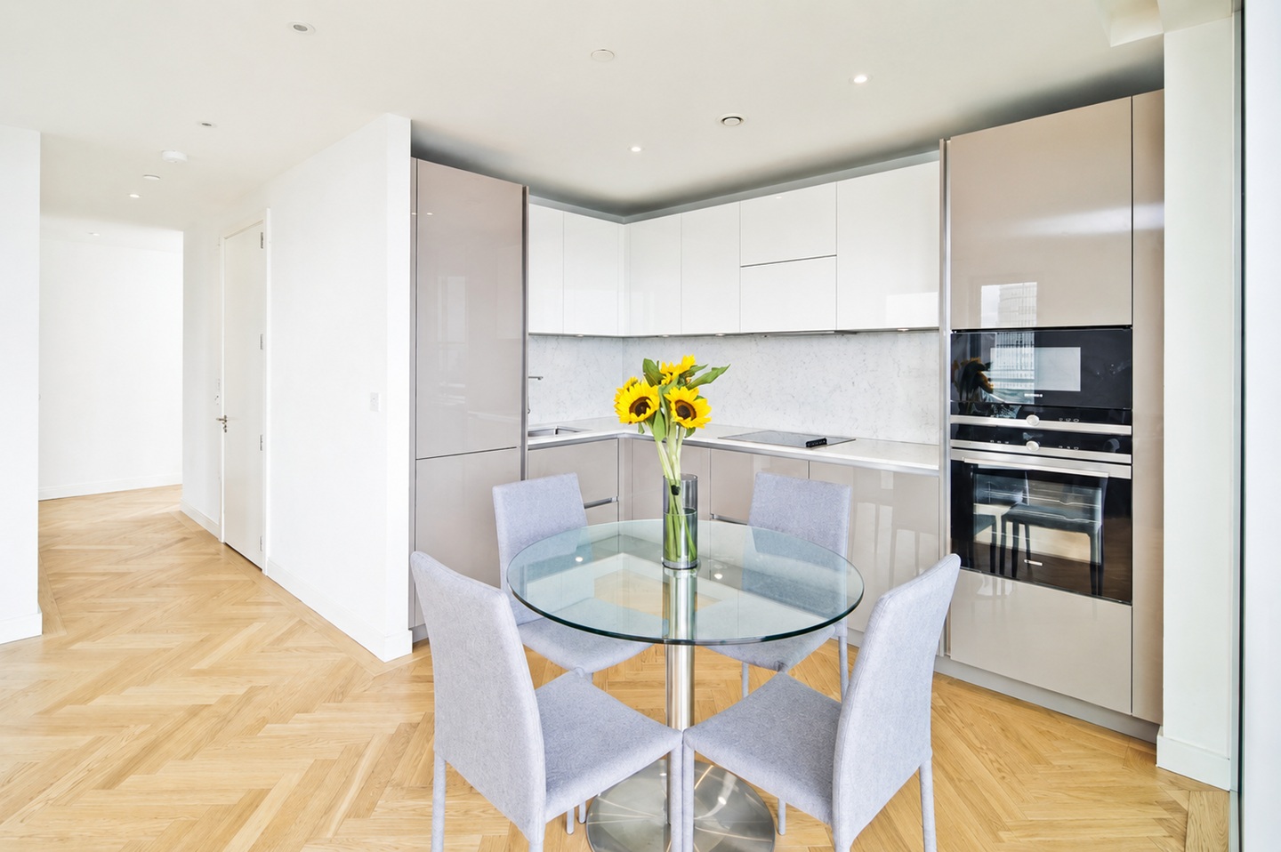 2 Bed Flat, Southwark Bridge Road, SE1, N1 7GU photo 2