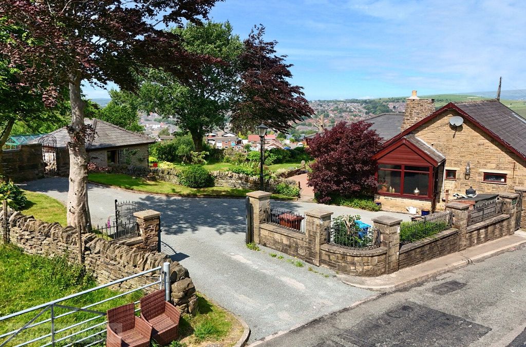 3 bed detached bungalow for saleGrains Road, Shaw, Oldham, Greater Manchester OL2
