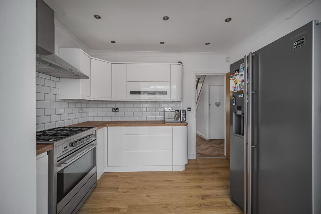 Additional image 10 of 4 bed semi-detached house for saleWhiterock Avenue, Pontypridd CF37