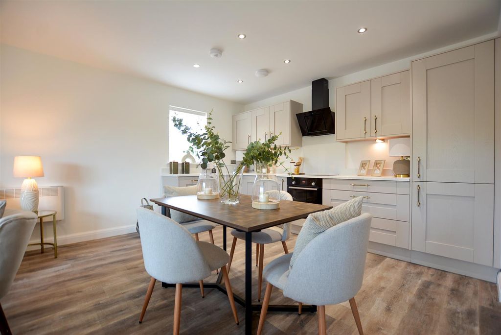 2 bed flat for saleSandringham Manor, Apartment 11, The Grange, Mansfield NG18 photo 2