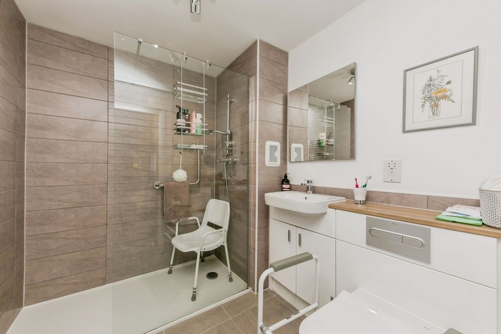 Additional image 10 of 2 bed flat for saleCoare Street, Macclesfield, Cheshire SK10