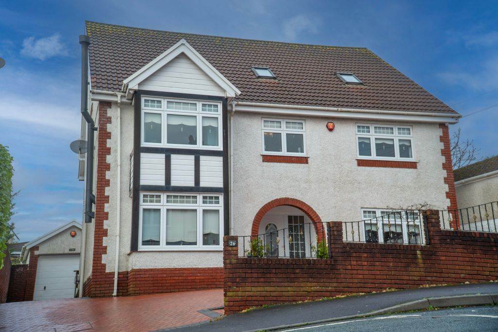 4 bed detached house for saleHarries Avenue, Llanelli SA15