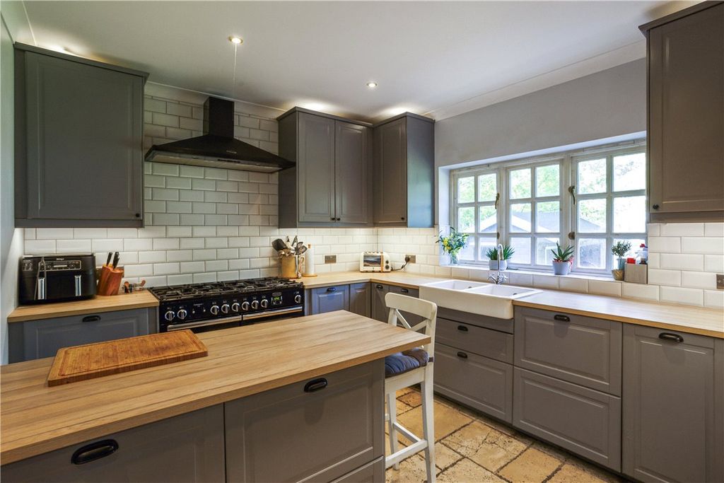 Additional image 6 of 6 bed detached house for saleKelham Gardens, Marlborough, Wiltshire SN8