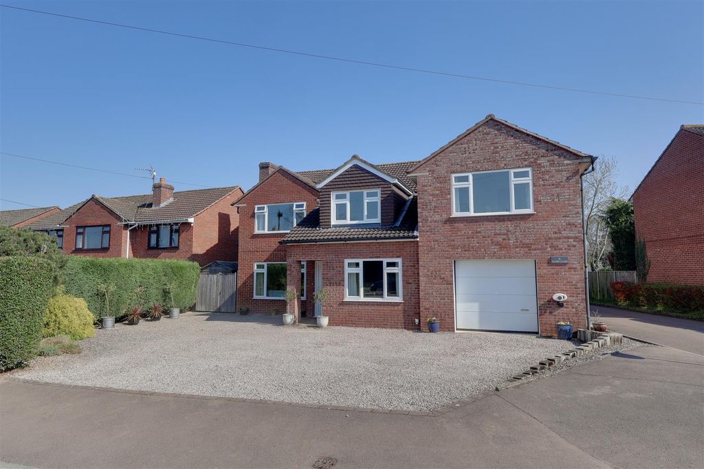 5 bed detached house for saleGlebe Close, Newent GL18