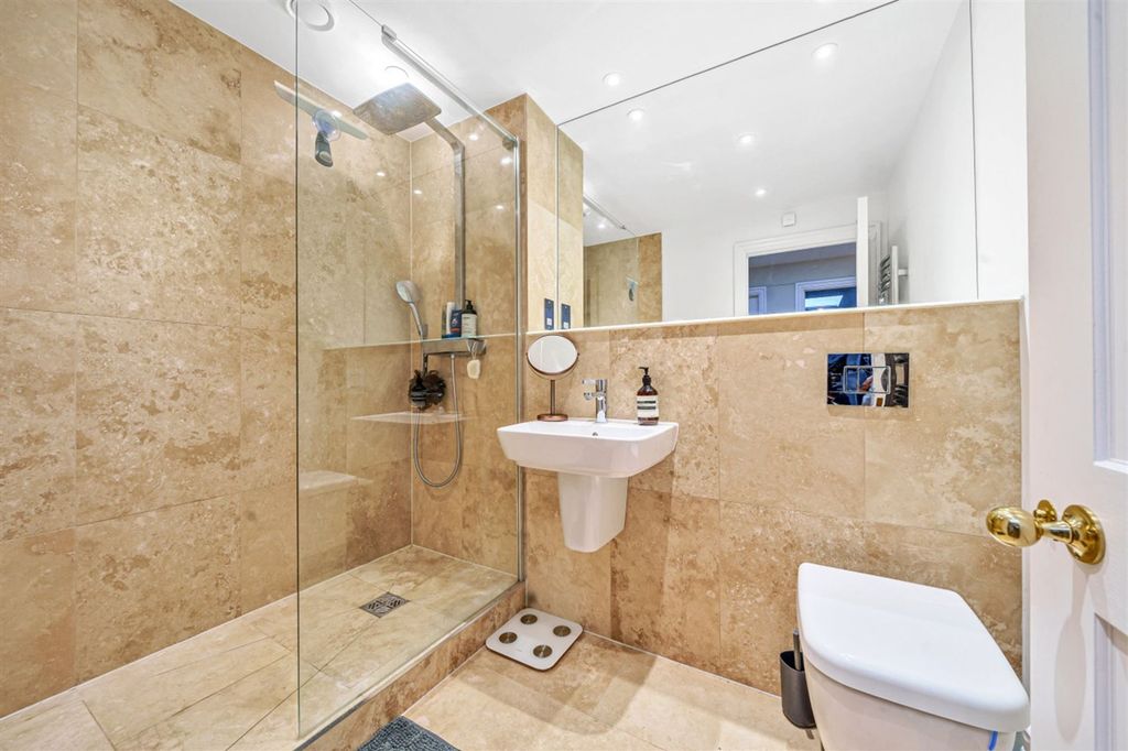 Additional image 10 of 2 bed flat for saleKings Drive, Midhurst GU29