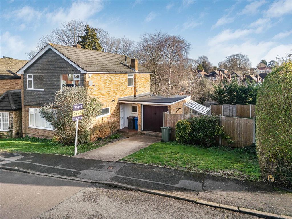 4 bed detached house for saleBelmont Drive, Maidenhead, St Marks SL6