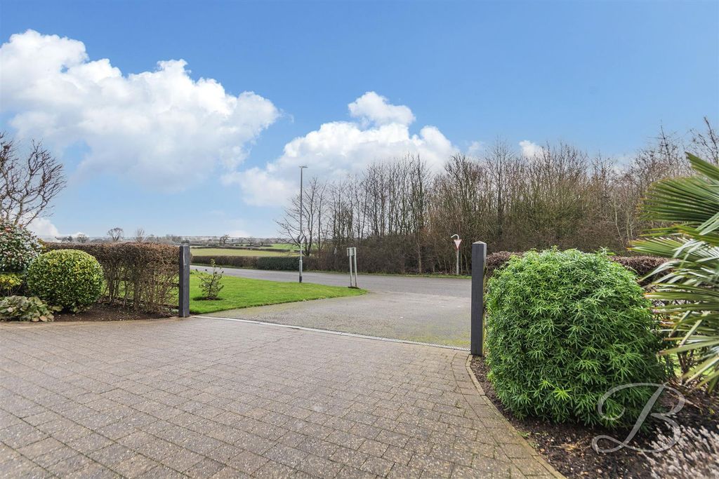 Additional image 30 of 4 bed bungalow for salePenniment Lane, Mansfield NG19