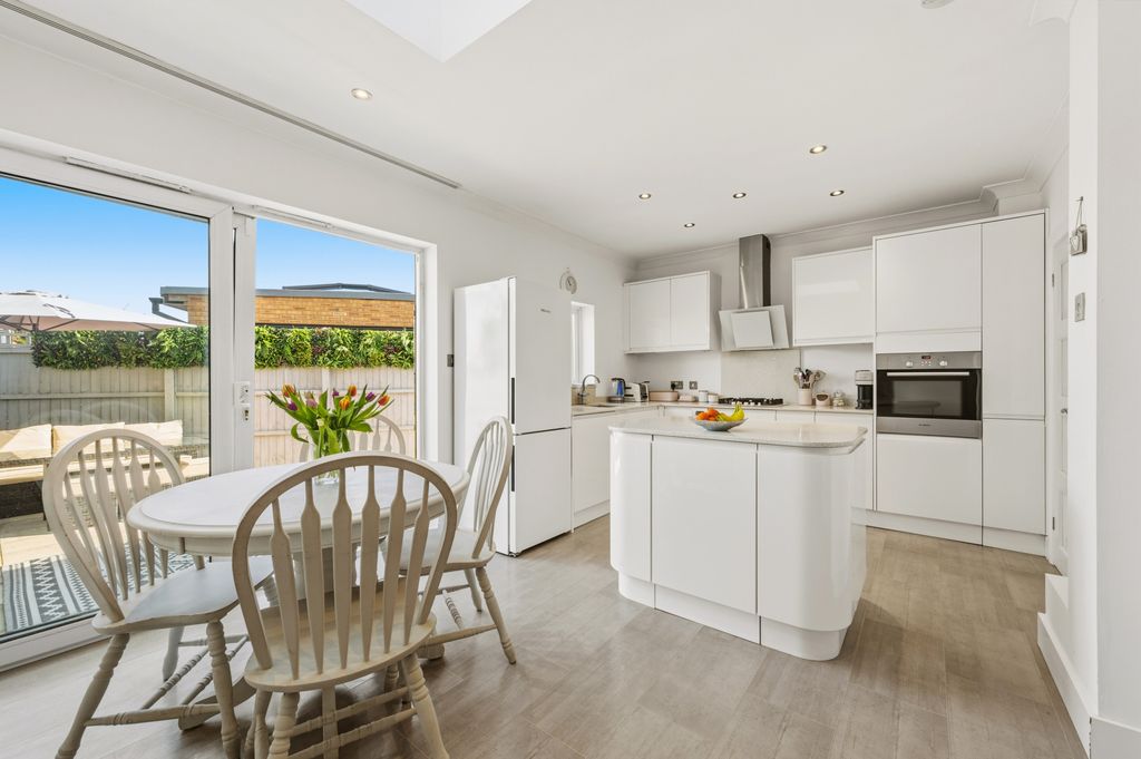 Additional image 6 of 4 bed semi-detached house for saleMonkleigh Road, Morden SM4