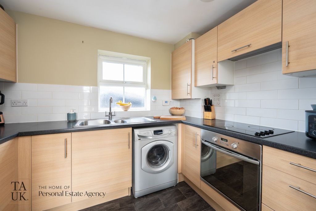 Additional image 9 of 1 bed flat for saleHarwood Close, Pulborough RH20