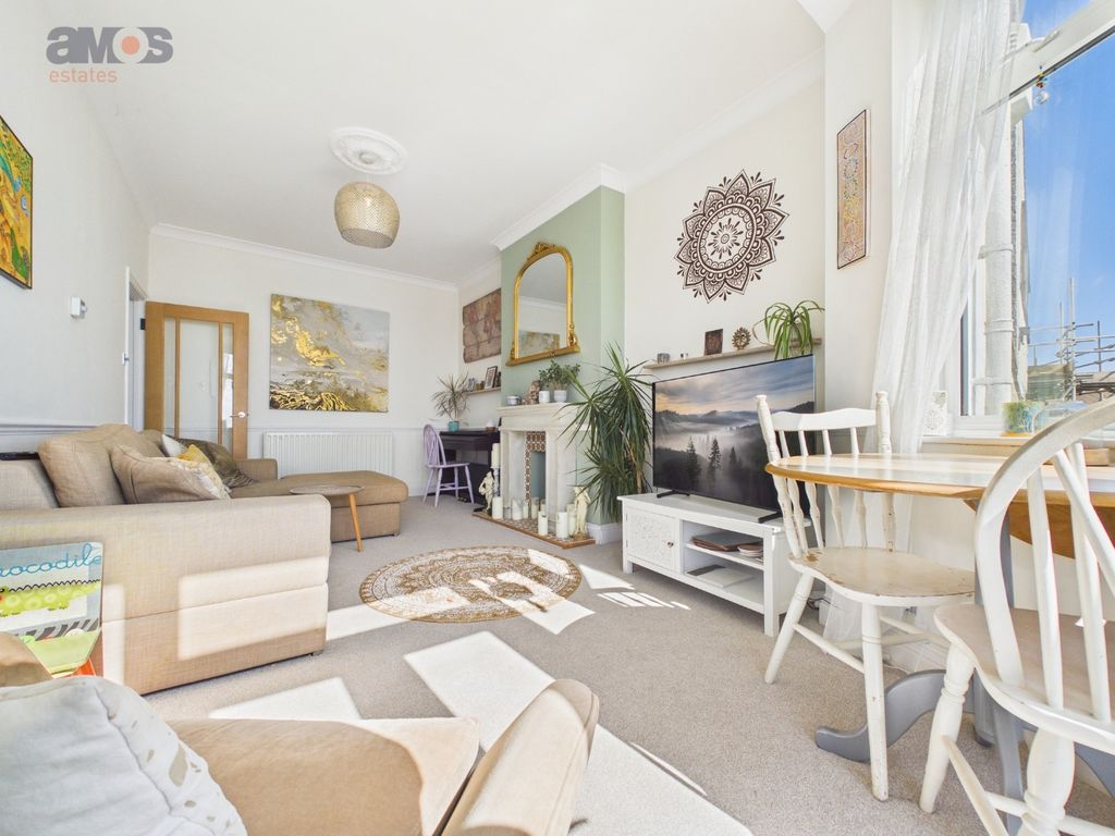 Additional image 4 of 2 bed flat for saleGrand Parade, Leigh-On-Sea SS9