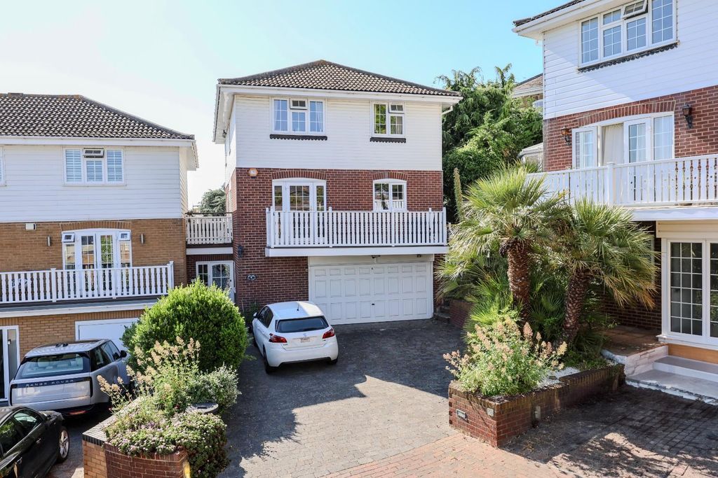 4 bed detached house for saleSea Reach, Leigh-On-Sea SS9